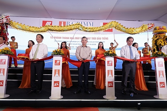 bo truong tran tuan anh du le khanh thanh cum nha may dien mat troi dau tieng