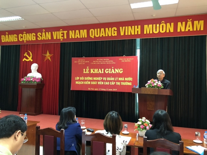 lan dau tien luc luong quan ly thi truong co lop hoc ve ngach kiem soat vien cao cap thi truong