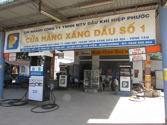 4 doanh nghiệp kinh doanh xăng dầu bị tước Giấy chứng nhận đủ điều kiện bán lẻ ban xang dau kem chat luong 4 doanh nghiep bi tuoc giay chung nhan du dieu kien ban le