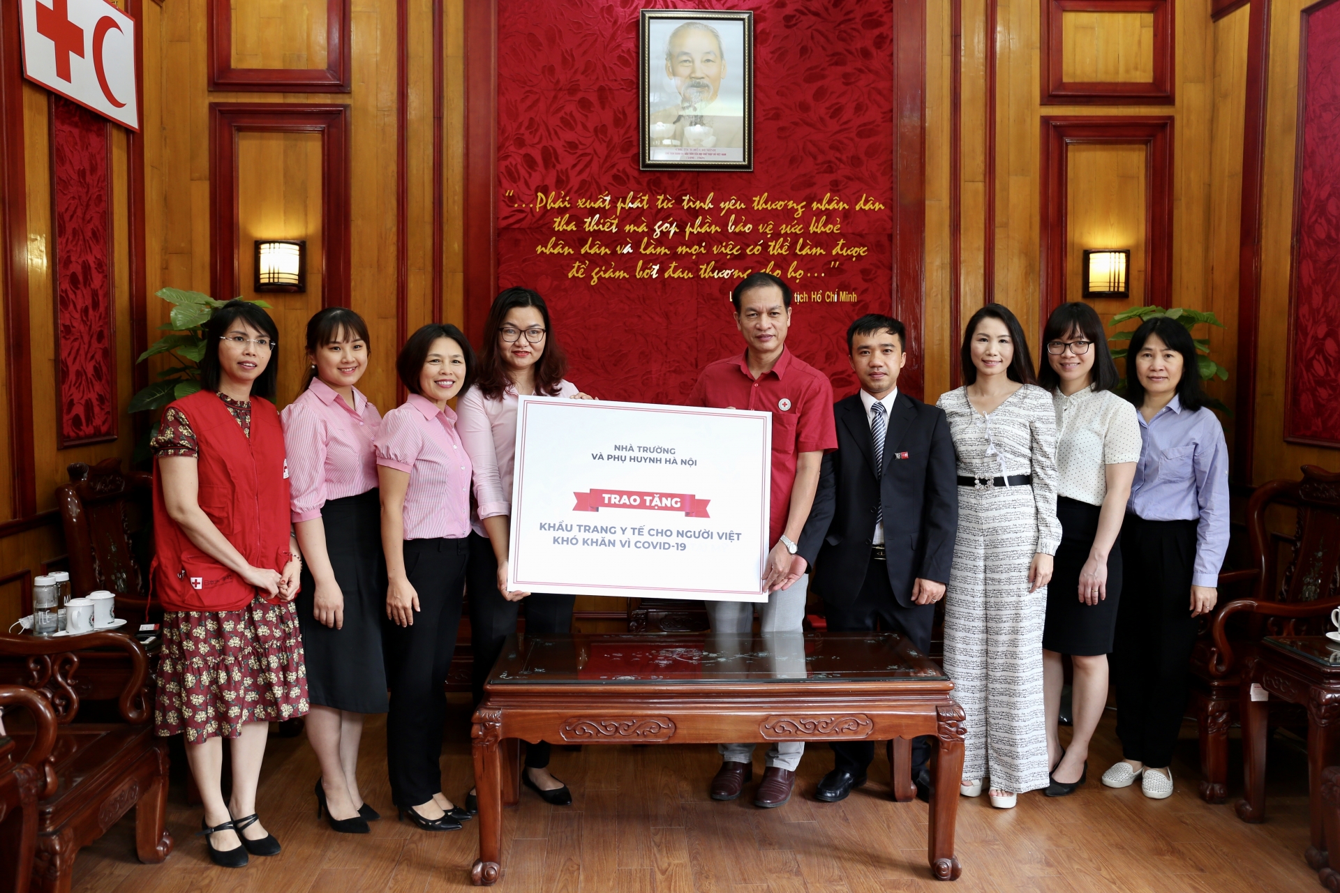 Tặng 1 vạn khẩu trang y tế cho người Việt ở nước ngoài tang 1 van khau trang y te cho nguoi viet o nuoc ngoai