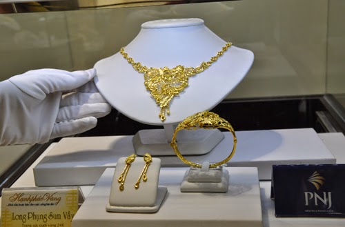 vang-va-usd-cung-giam-gia