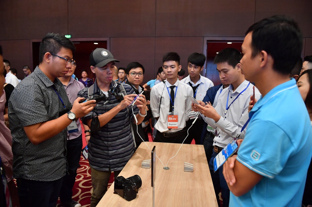 Bphone 3 nhiều tính năng vượt trội, giá từ 6,9 triệu đồng bphone 3 nhieu tinh nang vuot troi gia tu 69 trieu dong