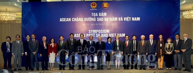 Bàn về chặng đường tiếp theo của ASEAN sau 50 năm thành lập ban ve chang duong tiep theo cua asean sau 50 nam thanh lap