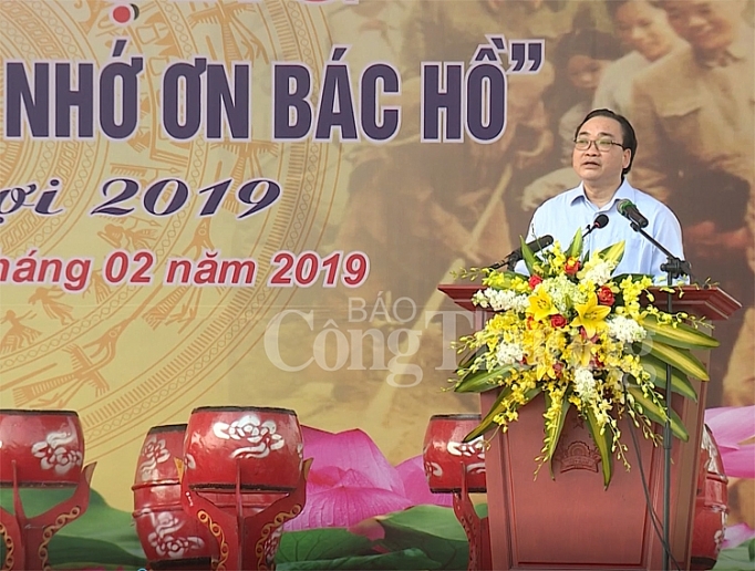 thu tuong phat dong tet trong cay doi doi nho on bac ho