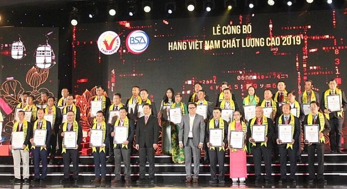 Điện Quang: Thương hiệu đứng đầu danh sách ngành hàng điện gia dụng dien quang 23 nam duoc binh chon la thuong hieu yeu thich