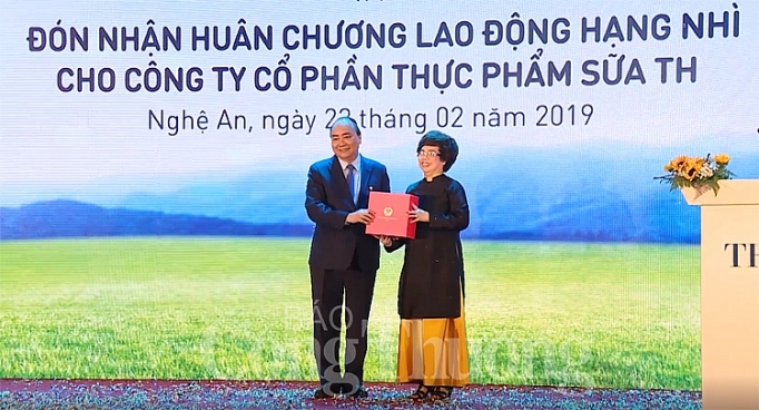 thu tuong nguyen xuan phuc cat bang khanh thanh nha may nuoc hien dai nhat mien trung