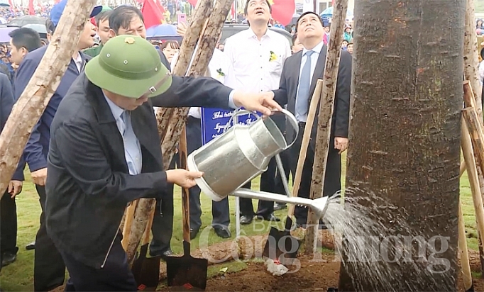 thu tuong nguyen xuan phuc cat bang khanh thanh nha may nuoc hien dai nhat mien trung