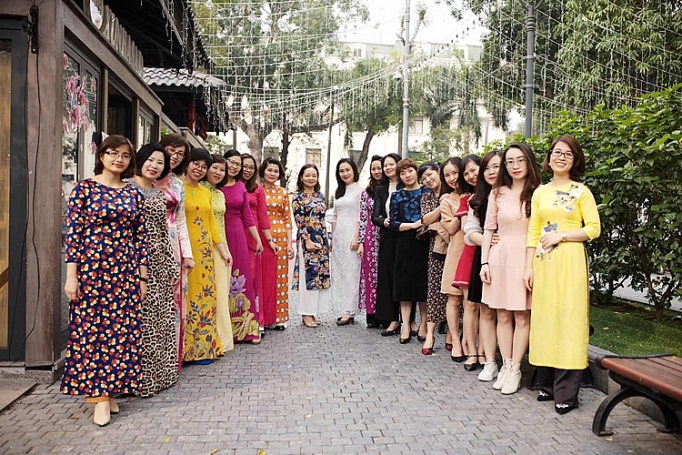 phu nu nganh cong thuong duyen dang trong ta ao dai