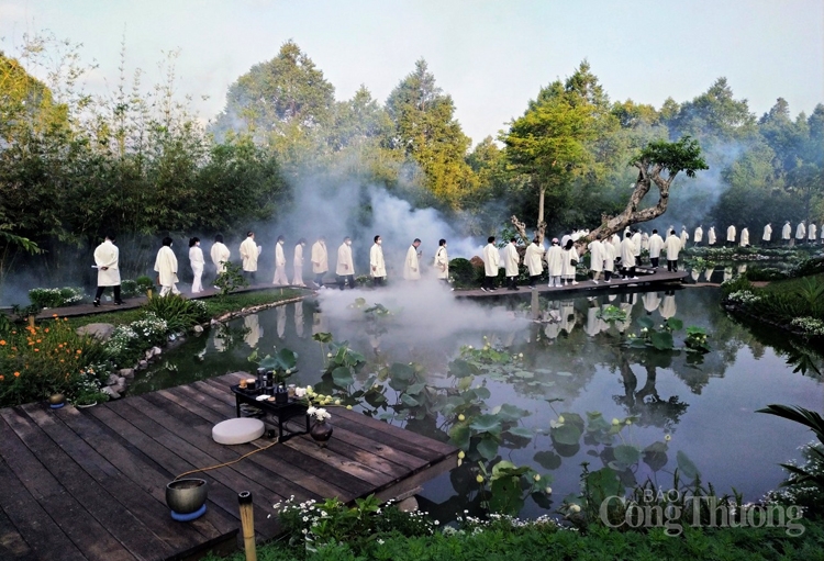 Thực hành thiền đi bộ để bước vào không gian tỉnh thức tại Zen Garden Thực hành thiền đi bộ để bước vào không gian tỉnh thức tại Zen Garden