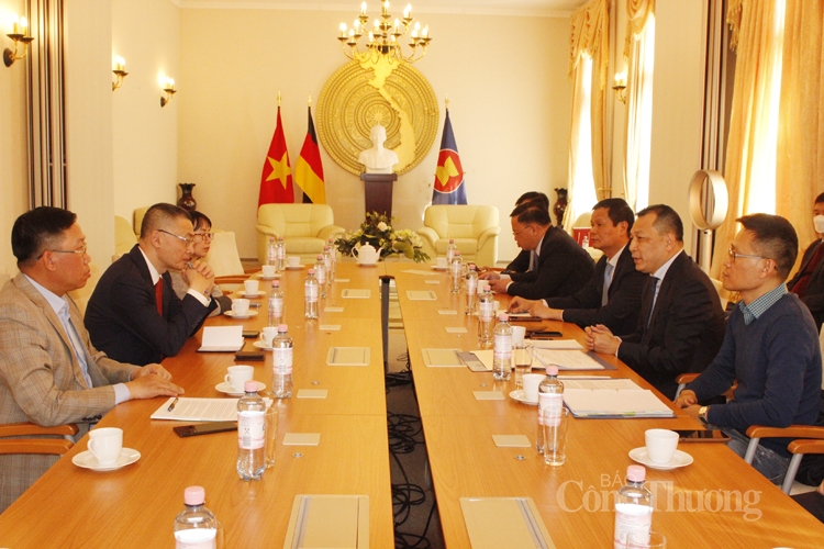 Hợp tác nâng cao hiệu quả thương mại, đầu tư, năng lượng