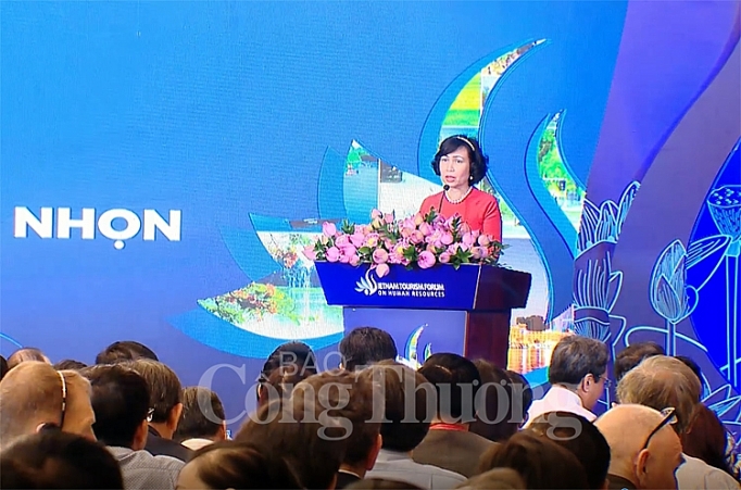 con nguoi la yeu to chinh cho su phat trien va thanh cong cua nganh du lich