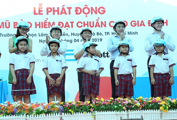 Abbott tiếp tục đồng hành cùng dự án Mũ bảo hiểm đạt chuẩn abbott tiep tuc dong hanh cung du an mu bao hiem dat chuan