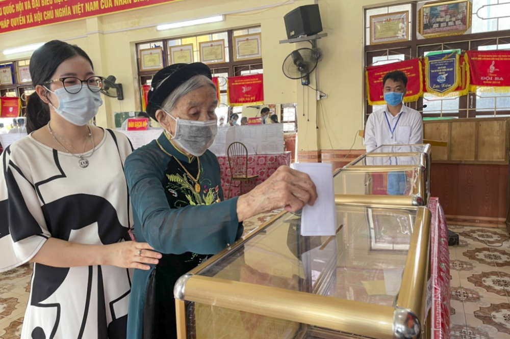 Cử tri cả nước hân hoan trong Ngày hội non sông Cử tri cả nước hân hoan trong Ngày hội non sông