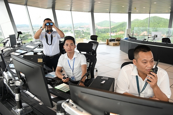 Cảng Hàng không quốc tế Vân Đồn đón chuyến bay đầu tiên cang hang khong quoc te van don don chuyen bay dau tien