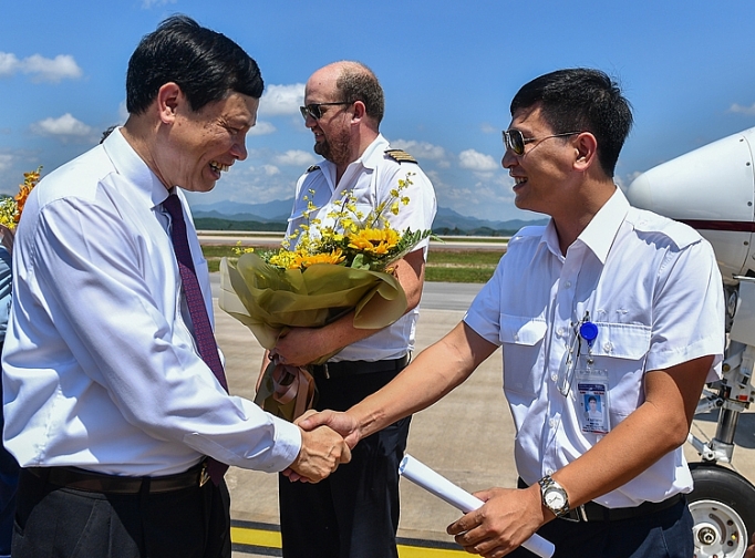 Cảng Hàng không quốc tế Vân Đồn đón chuyến bay đầu tiên cang hang khong quoc te van don don chuyen bay dau tien