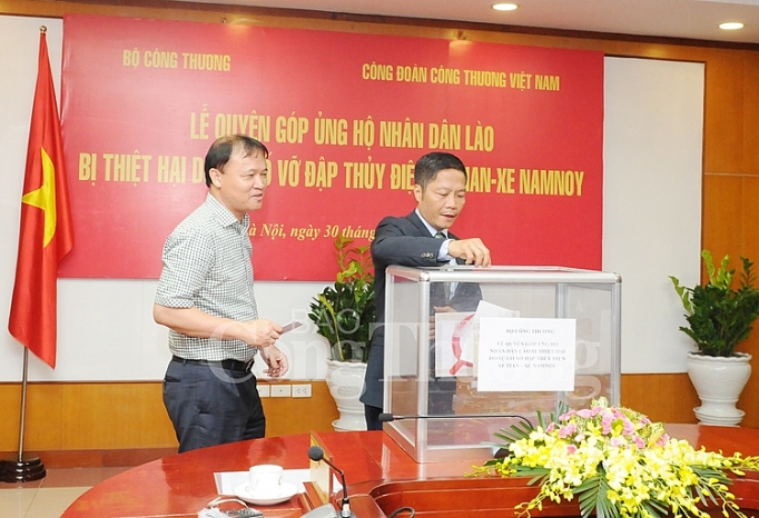 Bộ Công Thương: Gần 2 tỷ đồng ủng hộ nhân dân Lào bo cong thuong gan 2 ty dong ung ho nhan dan lao