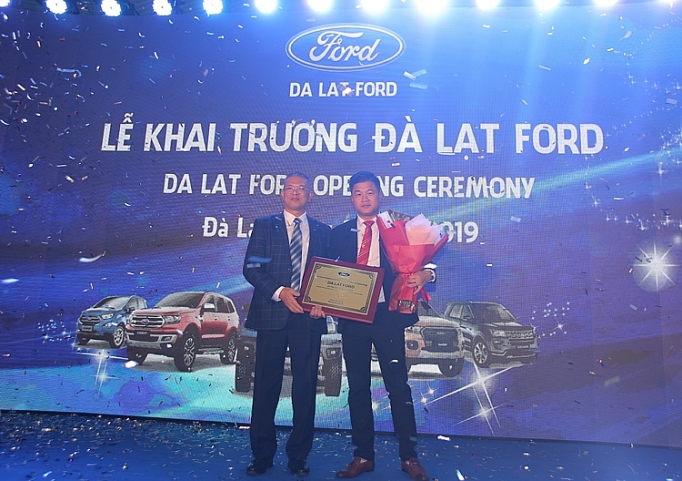 da lat ford tro thanh dai ly 5s hien dai cua ford viet nam