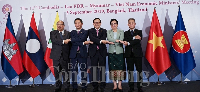 Bộ trưởng Trần Tuấn Anh dẫn đầu đoàn Việt Nam tham dự Hội nghị AEM 51 và Hội nghị CLMV lần thứ 11 bo truong tran tuan anh dan dau doan viet nam tham du hoi nghi aem 51 va hoi nghi clmv lan thu 11