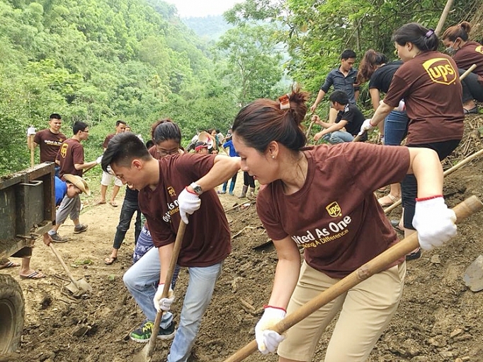 UPS Việt Nam nối vòng tay yêu thương với cộng đồng ups viet nam noi vong tay yeu thuong voi cong dong