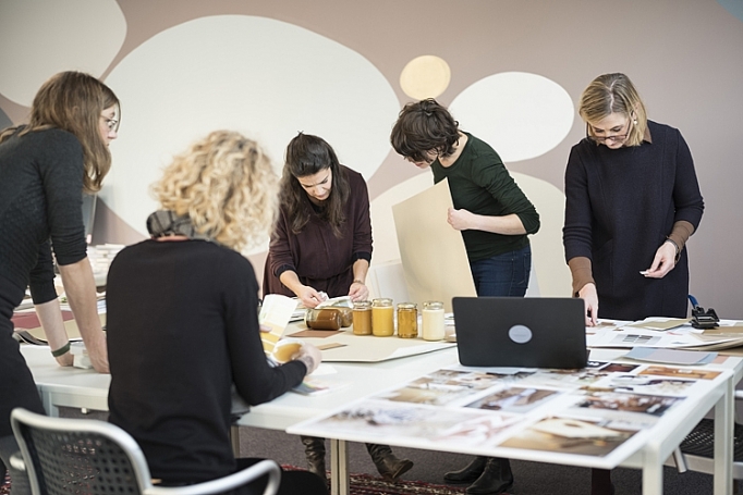 “Đón nắng vào nhà” với màu Nâu Mật Nồng don nang vao nha voi mau nau mat nong