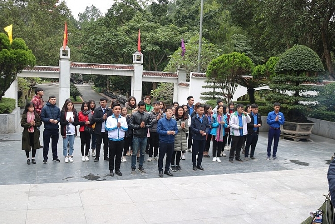 doan thanh nien trao 250 suat qua cho gia dinh ngheo thanh hoa