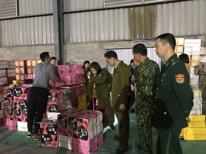 lao cai thu giu 11 tan banh keo phuc vu tet khong ro nguon goc