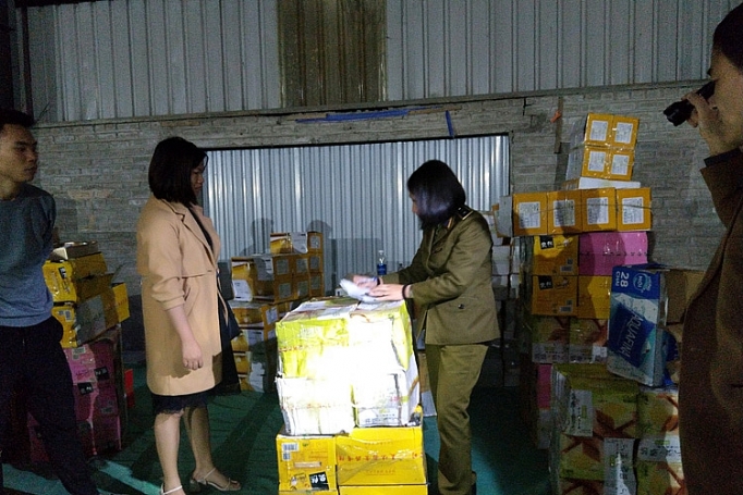 lao cai thu giu 11 tan banh keo phuc vu tet khong ro nguon goc