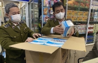 Nhiều cơ sở kinh doanh ở chợ thuốc Hapulico không niêm yết giá, có dấu hiệu găm giữ hàng hóa