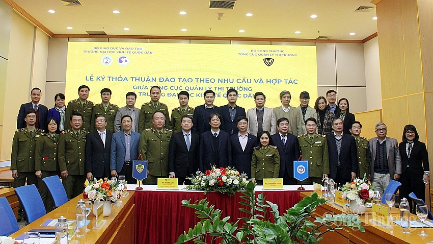 Đào tạo bậc đại học chính quy cho lực lượng thị trường Đào tạo bậc đại học chính quy cho lực lượng thị trường