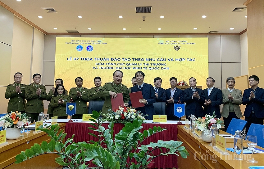 Đào tạo bậc đại học chính quy cho lực lượng thị trường Đào tạo bậc đại học chính quy cho lực lượng thị trường