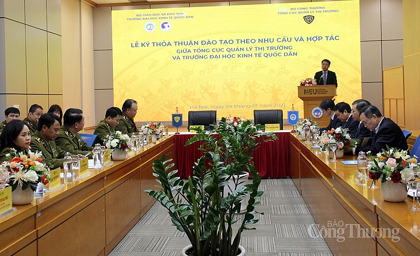 Đào tạo bậc đại học chính quy cho lực lượng thị trường Đào tạo bậc đại học chính quy cho lực lượng thị trường