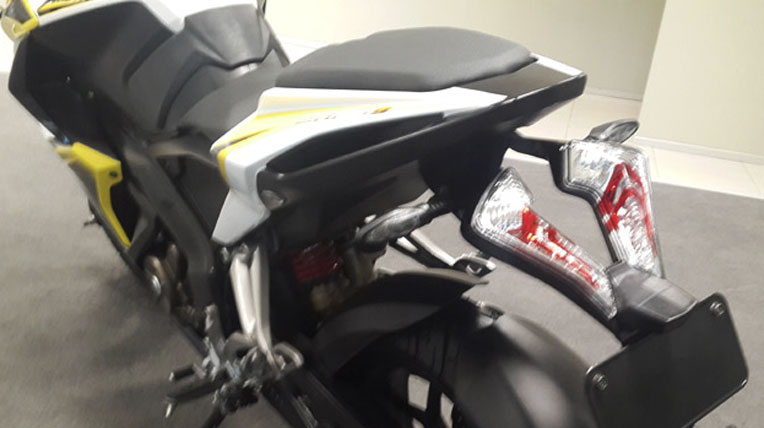 Bajaj-Pulsar-200SS-4.jpg