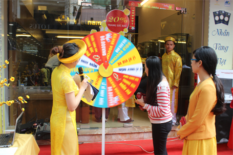 1 số tiệm vàng còn tổ chức quay số trúng thưởng cho khách hàng trong ngày Vía Thần Tài