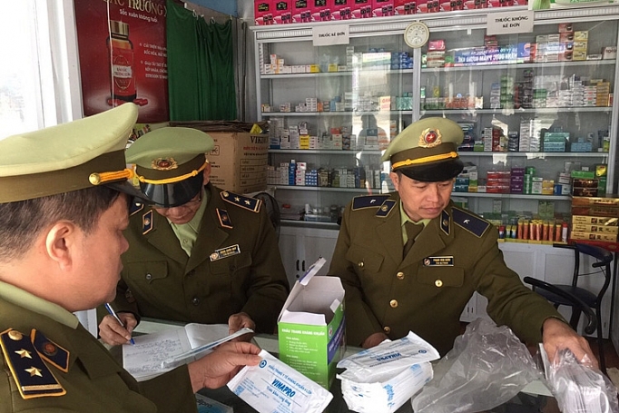 Đường dây nóng 1900888655 của Tổng cục QLTT sẵn sàng nhận các cuộc gọi tố cáo lợi dụng đại dịch để trục lợi duong day nong 1900888655 cua tong cuc qltt san sang nhan cac cuoc goi to cao loi dung dai dich de truc loi