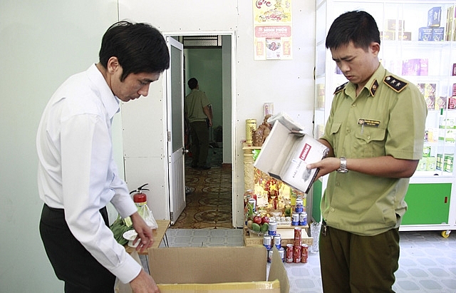 Đắk Lắk: Phát hiện nhà thuốc găm 2.000 khẩu trang y tế dù báo hết hàng dak lak phat hien nha thuoc gam 2000 khau trang y te du bao het hang