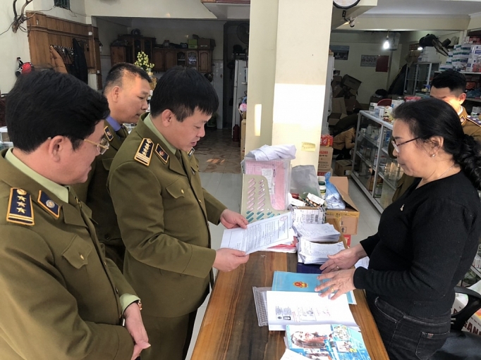 Đề xuất rút giấy phép kinh doanh cơ sở “đội giá” bán khẩu trang son la rut giay phep kinh doanh co so doi gia ban khau trang