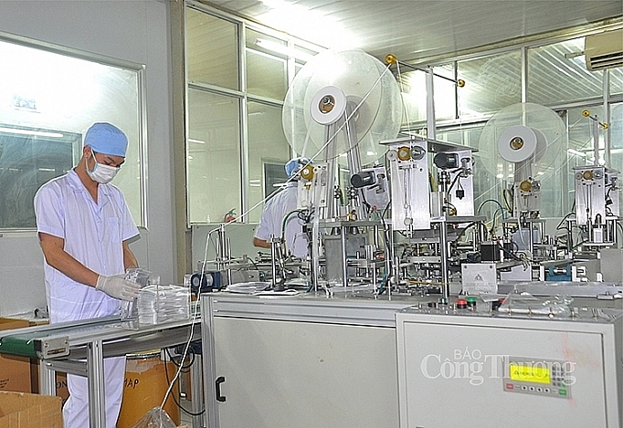 co the xu ly hinh su viec thu gom khau trang da qua su dung roi ban lai