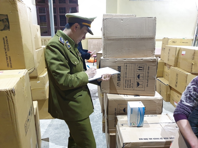 xu phat 36 cua hang thiet bi y te vi pham trong ngay 122