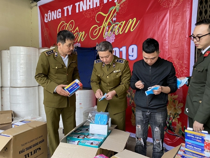 ha noi phat hien xuong san xuat khau trang y te tu giay ve sinh