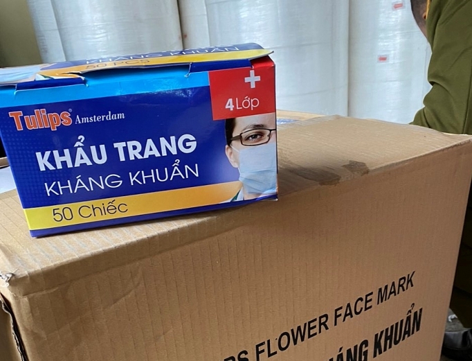 ha noi va tp ho chi minh lien tiep thu giu hang tram nghin khau trang y te lam gia