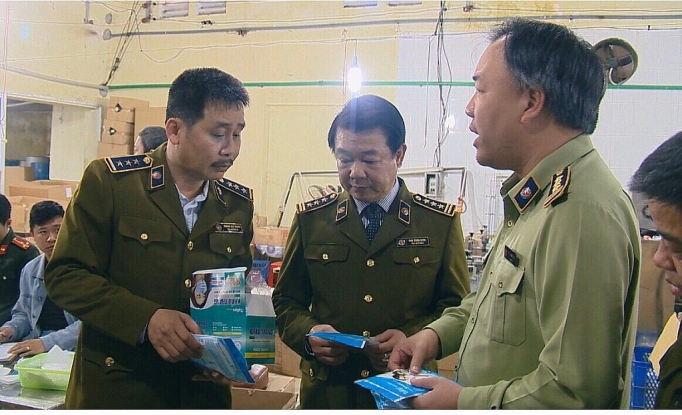 van nong khau trang gia khong ro nguon goc