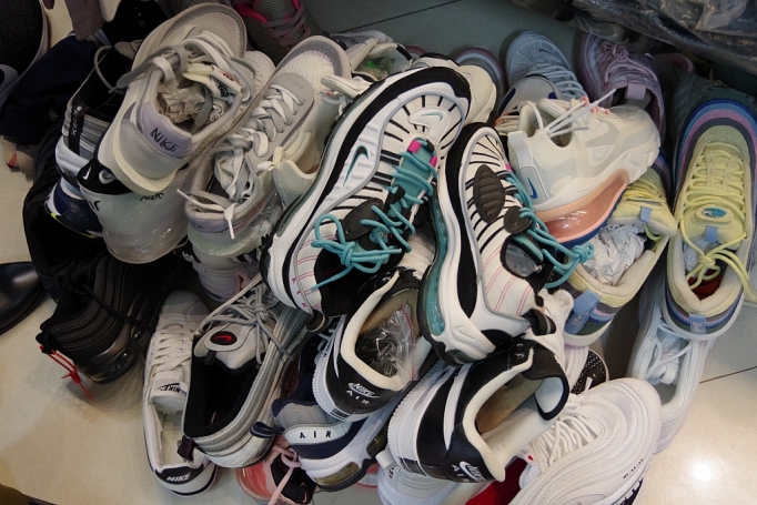 ha noi phat hien nhieu hang hoa co dau hieu gia mao nhan thuong hieu noi tieng