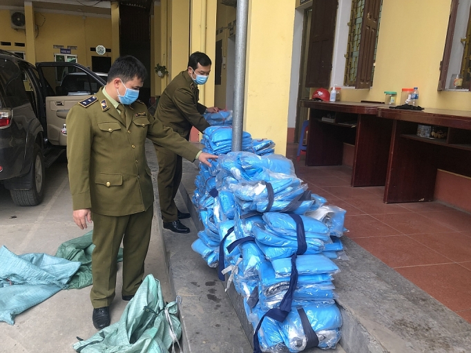 xu ly 16 vu vi pham trang thiet bi y te phong chong dich covid 19 trong ngay 272