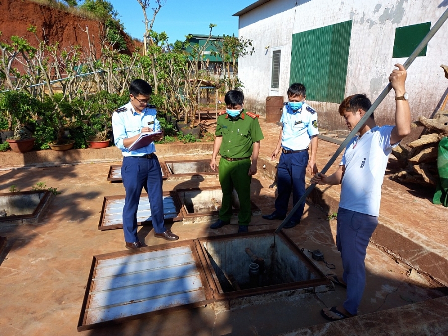 Lực lượng Quản lý thị trường tăng cường giám sát hoạt động kinh doanh xăng dầu Lực lượng Quản lý thị trường tăng cường giám sát hoạt động kinh doanh xăng dầu
