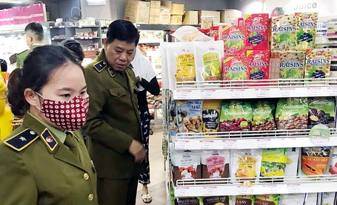 QLTT Hà Nội: Tập trung kiểm soát mặt hàng thiết yếu qltt ha noi ttap trung kiem soat mat hang thiet yeu