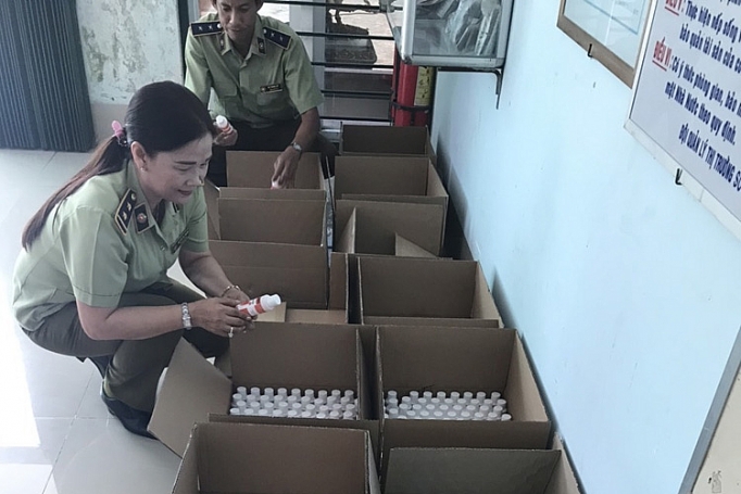 an giang tam giu gan 30000 khau trang y te va 2400 nuoc rua tay kho khong chu