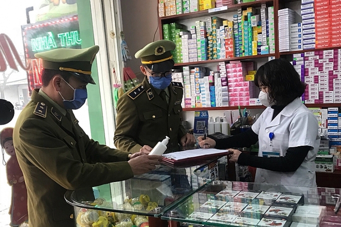 Chống buôn lậu, gian lận thương mại, hàng giả: Kết hợp kiểm tra, vận động và xử lý nghiêm chong buon lau gian lan thuong mai hang gia ket hop kiem tra van dong va xu ly nghiem