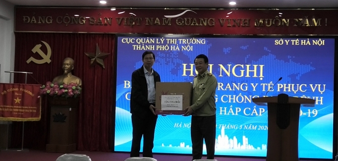 Chống buôn lậu, gian lận thương mại, hàng giả: Kết hợp kiểm tra, vận động và xử lý nghiêm chong buon lau gian lan thuong mai hang gia ket hop kiem tra van dong va xu ly nghiem