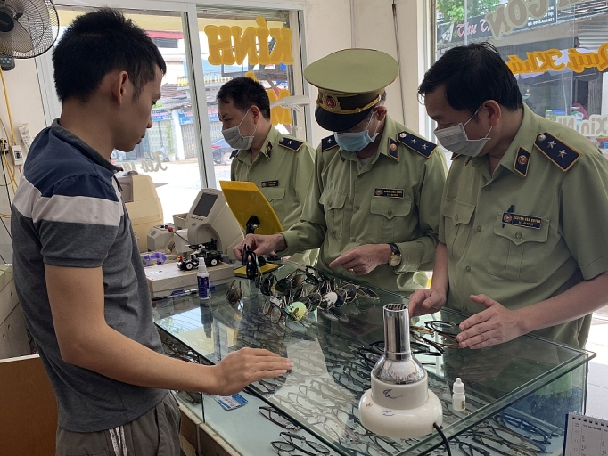 lang son tam giu 12 kinh mat thoi trang nhai thuong hieu gucci