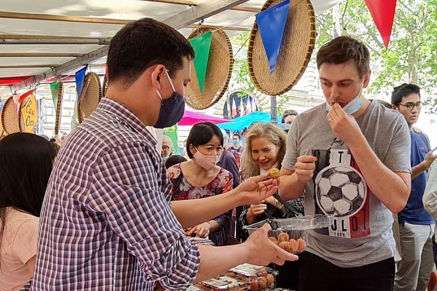 1.	Trái vải Việt Nam đã thành công quay trở lại thị trường Pháp sau nhiều năm bị gián đoạn 1.	Trái vải Việt Nam đã thành công quay trở lại thị trường Pháp sau nhiều năm bị gián đoạn